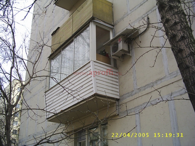 Финское остекление балкона с отделкой парапета сайдингом