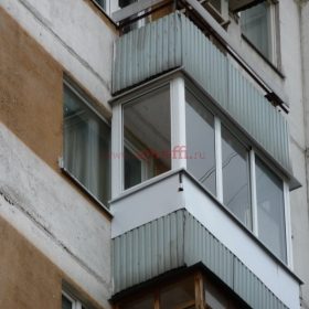 Остекление балкона П-3